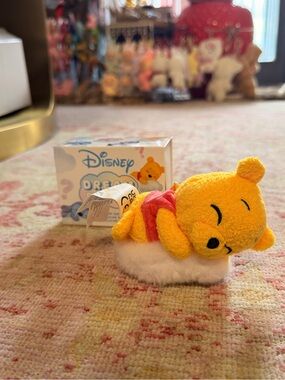 Disney Dream Puffz Winnie the Pooh Pooh mini clip on plush bag charm